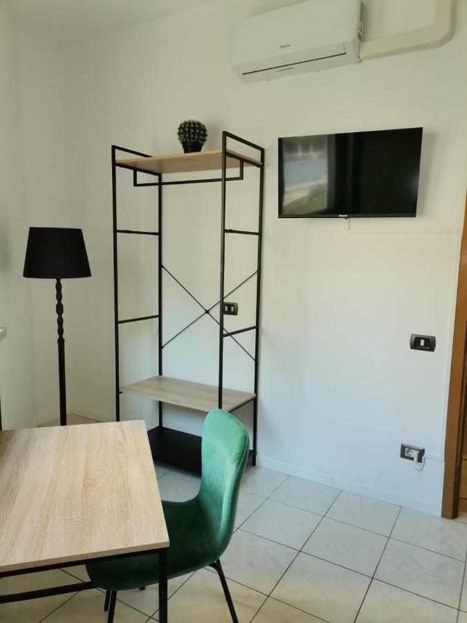 Guesthouse Tree Rooms Industrial Bergamo Bagian luar foto