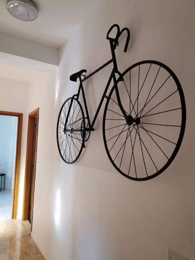 Guesthouse Tree Rooms Industrial Bergamo Bagian luar foto
