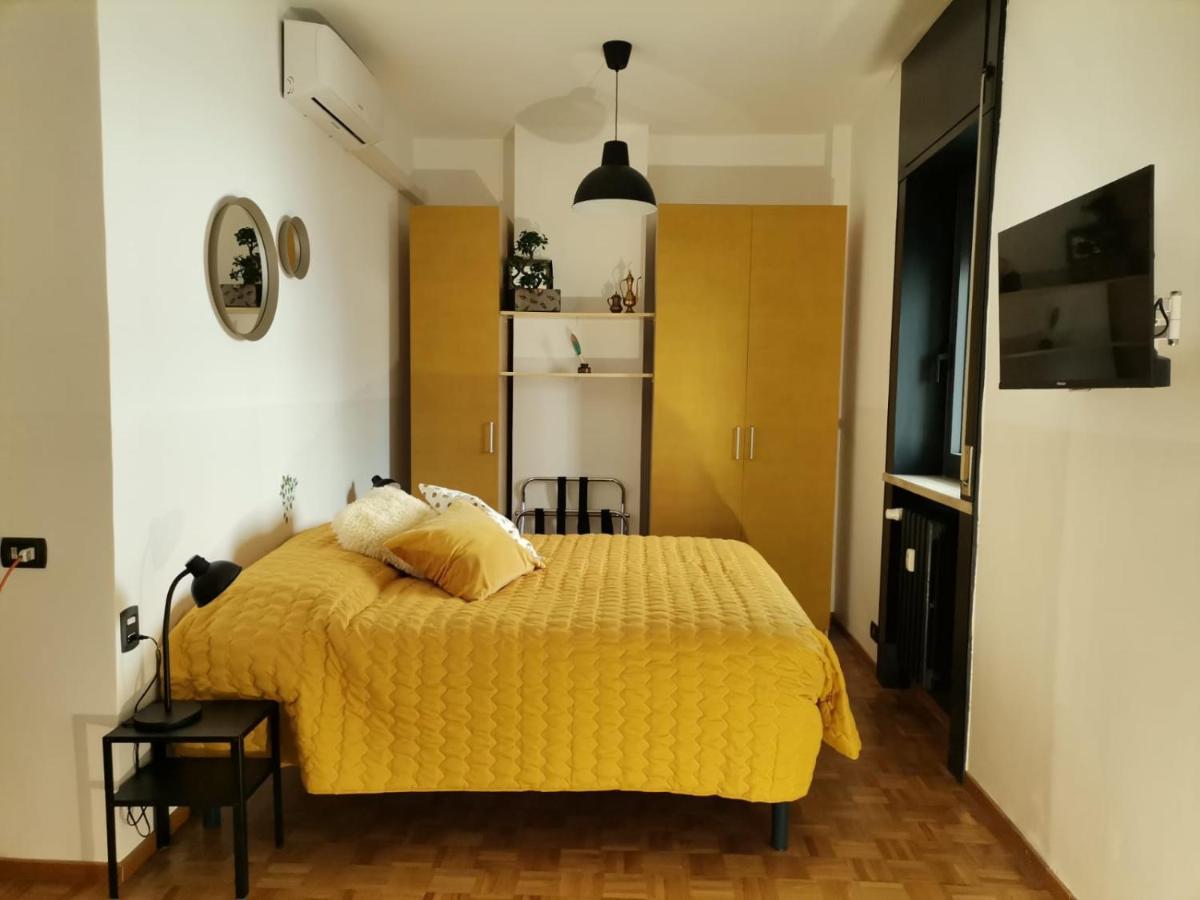 Guesthouse Tree Rooms Industrial Bergamo Bagian luar foto