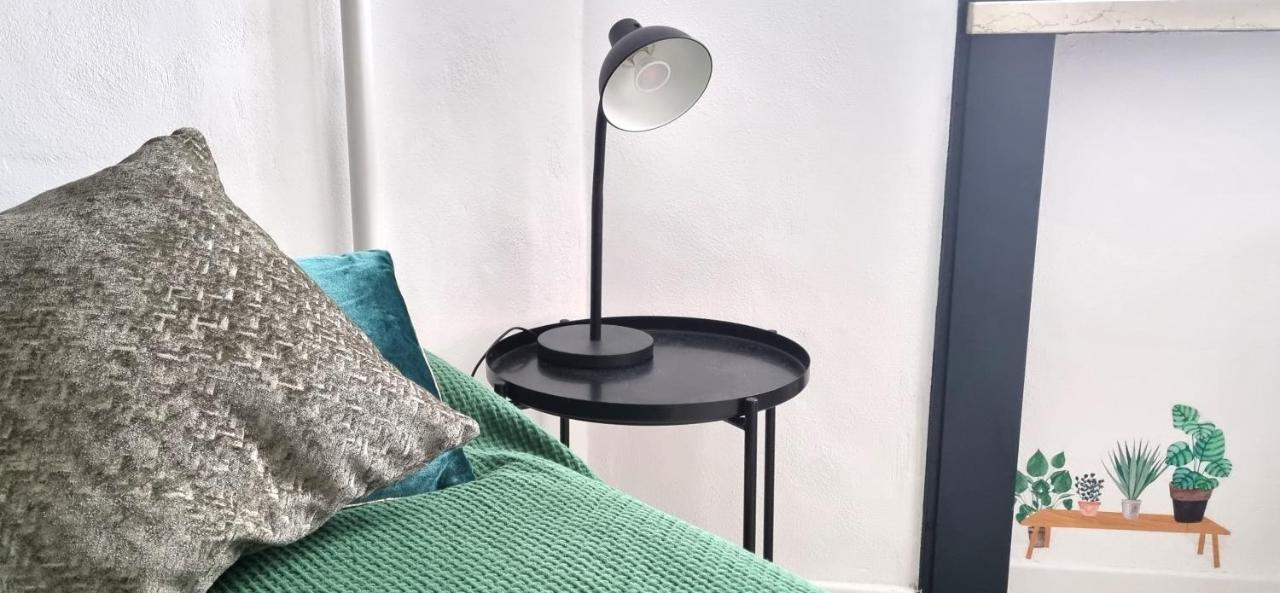 Guesthouse Tree Rooms Industrial Bergamo Bagian luar foto
