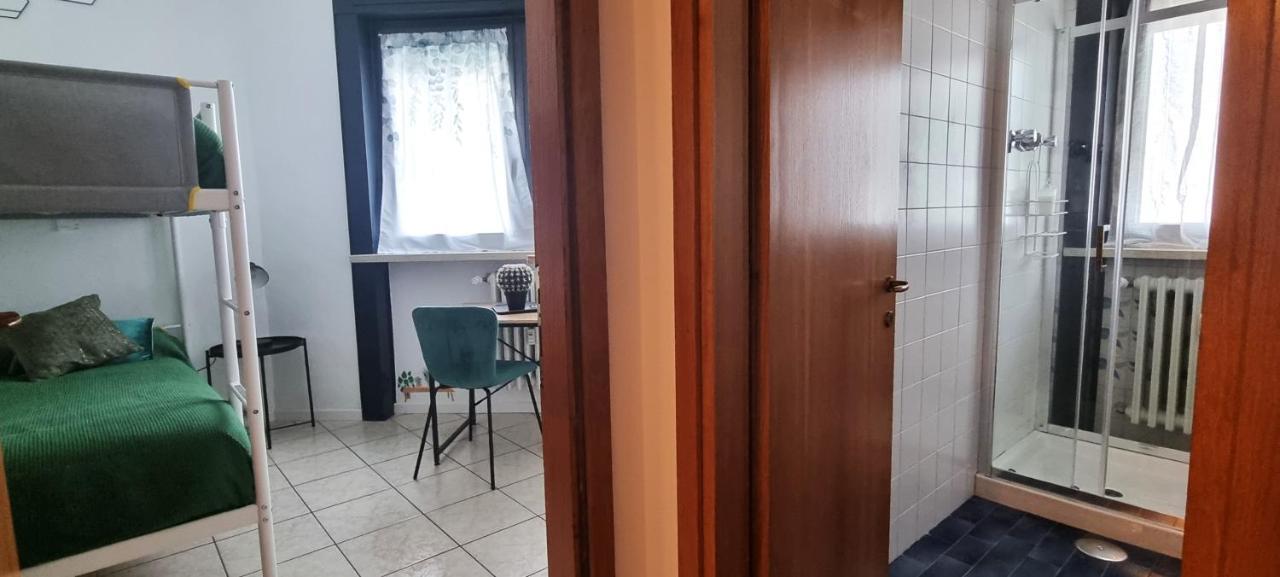 Guesthouse Tree Rooms Industrial Bergamo Bagian luar foto