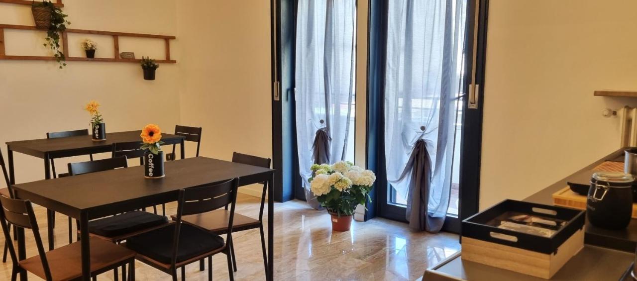 Guesthouse Tree Rooms Industrial Bergamo Bagian luar foto