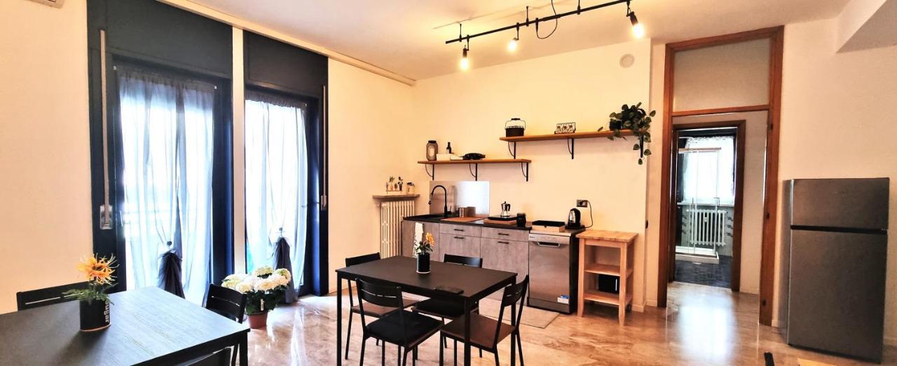 Guesthouse Tree Rooms Industrial Bergamo Bagian luar foto