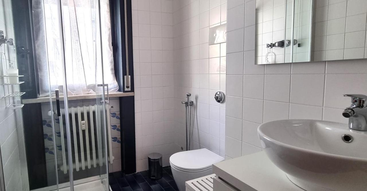 Guesthouse Tree Rooms Industrial Bergamo Bagian luar foto