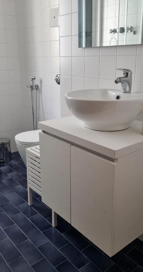 Guesthouse Tree Rooms Industrial Bergamo Bagian luar foto