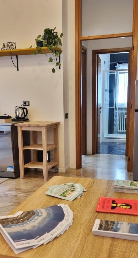 Guesthouse Tree Rooms Industrial Bergamo Bagian luar foto